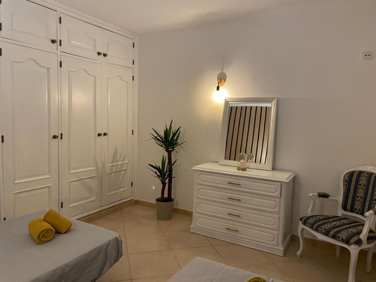 Travellers Guesthouse Lagos Buitenkant foto