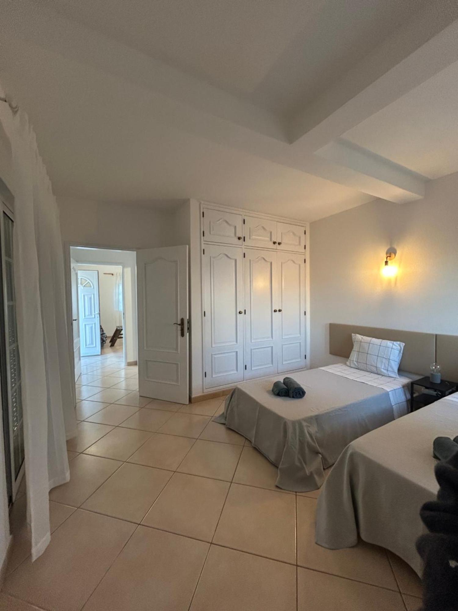 Travellers Guesthouse Lagos Buitenkant foto